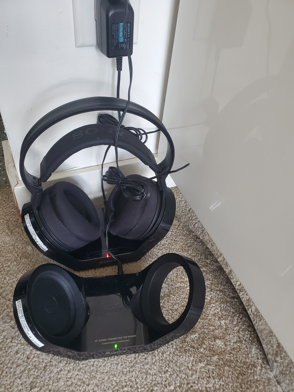 Sony Wireless Over-Ear Headphones in Black 2 Rf Radio Transmiters Works